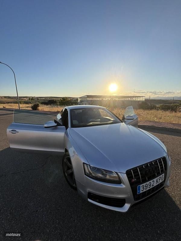Gris / plateado Usado 2009 Audi A5 Coupe | 13.500 € (Precio justo) - Imagen 1/4