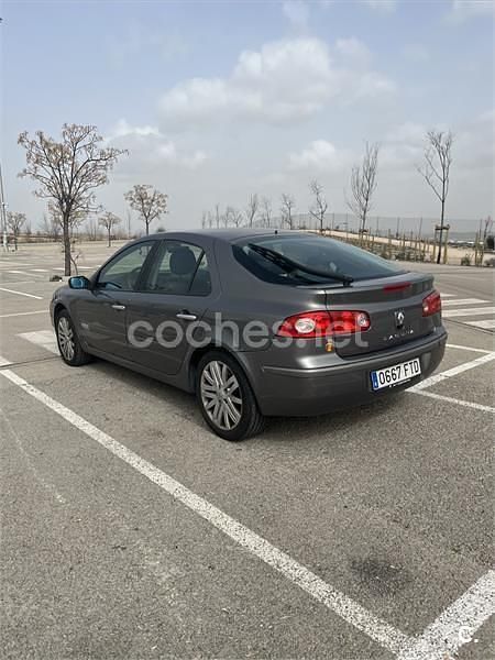 Usado Renault Laguna III Dynamique 135 CV (99 kW) 2007 Gris / plata Berlina