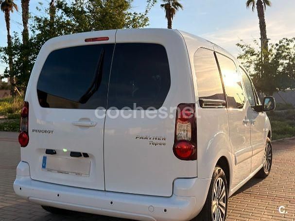 Usado Peugeot Partner Tepee Active 100 CV (73 kW) 2017 Blanco Monovolumen