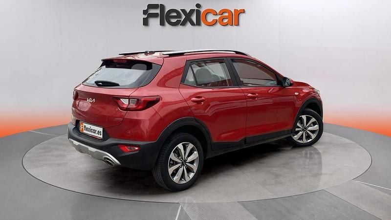 Usado Kia Stonic 84 HP (61 kW) 2023 Vermelho SUV