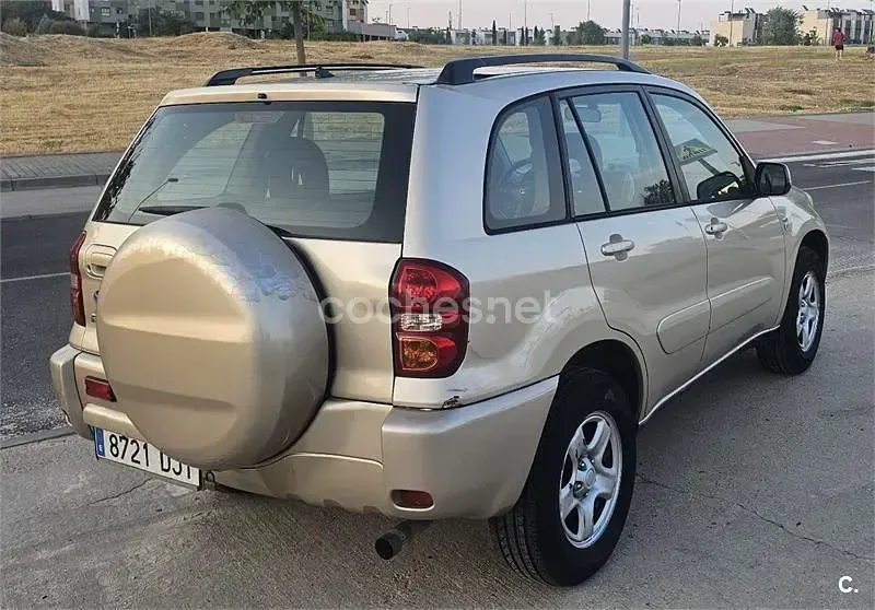 Usado Toyota RAV4 Luna 125 CV (91 kW) 2005 Blanco SUV