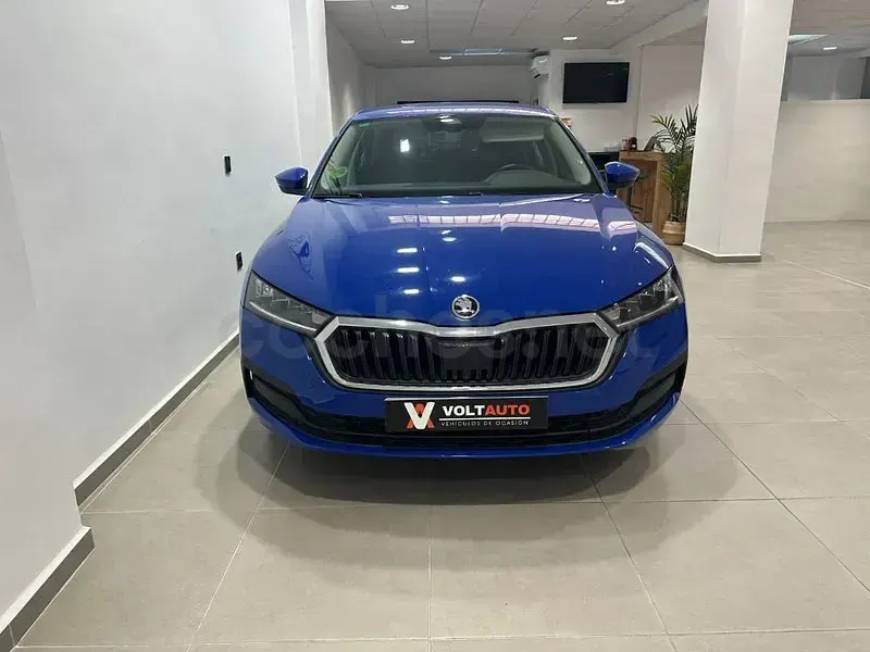 Usado Skoda Octavia Active 115 CV (84 kW) 2022 Azul Berlina
