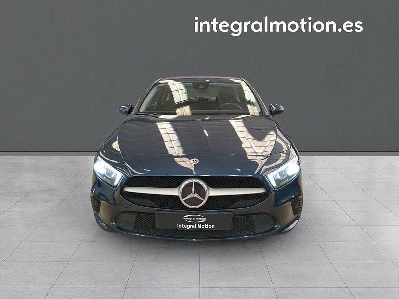 Usado Mercedes A180 115 CV (84 kW) 2021 Azul Berlina