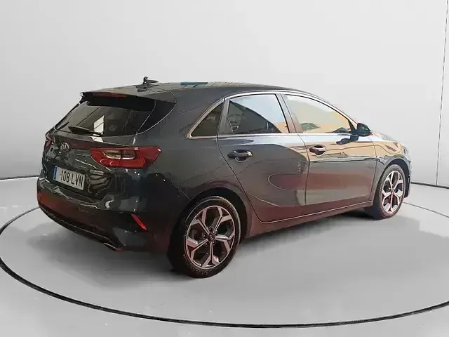 Usado Kia Ceed 136 CV (100 kW) 2021 Gris Utilitario
