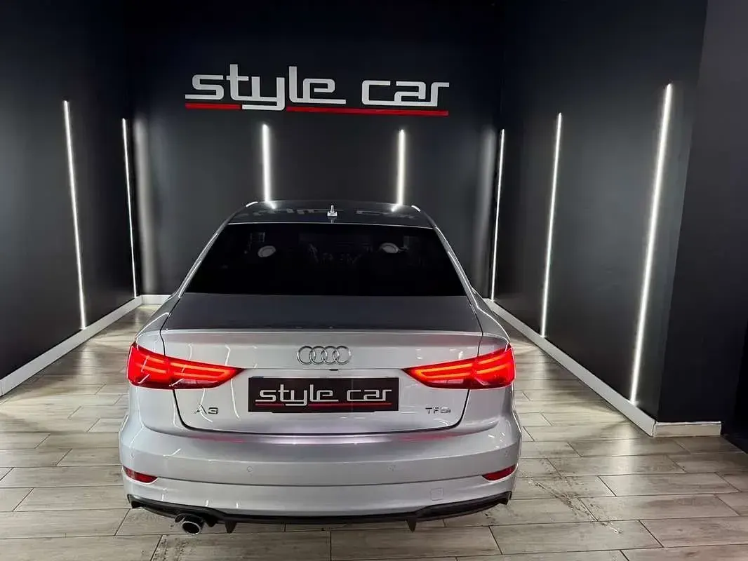 Usado Audi A3 116 CV (85 kW) 2018 Gris Berlina