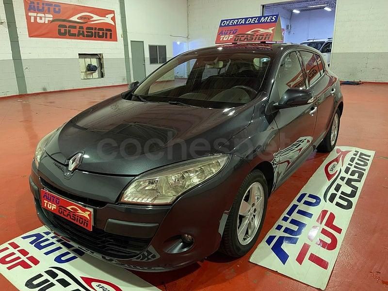 Usado Renault Mégane Dynamique 105 CV (77 kW) 2010 Gris / plata Berlina