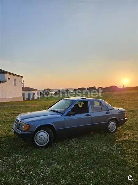 Usado Mercedes 190 75 CV (55 kW) 1986 Azul Berlina