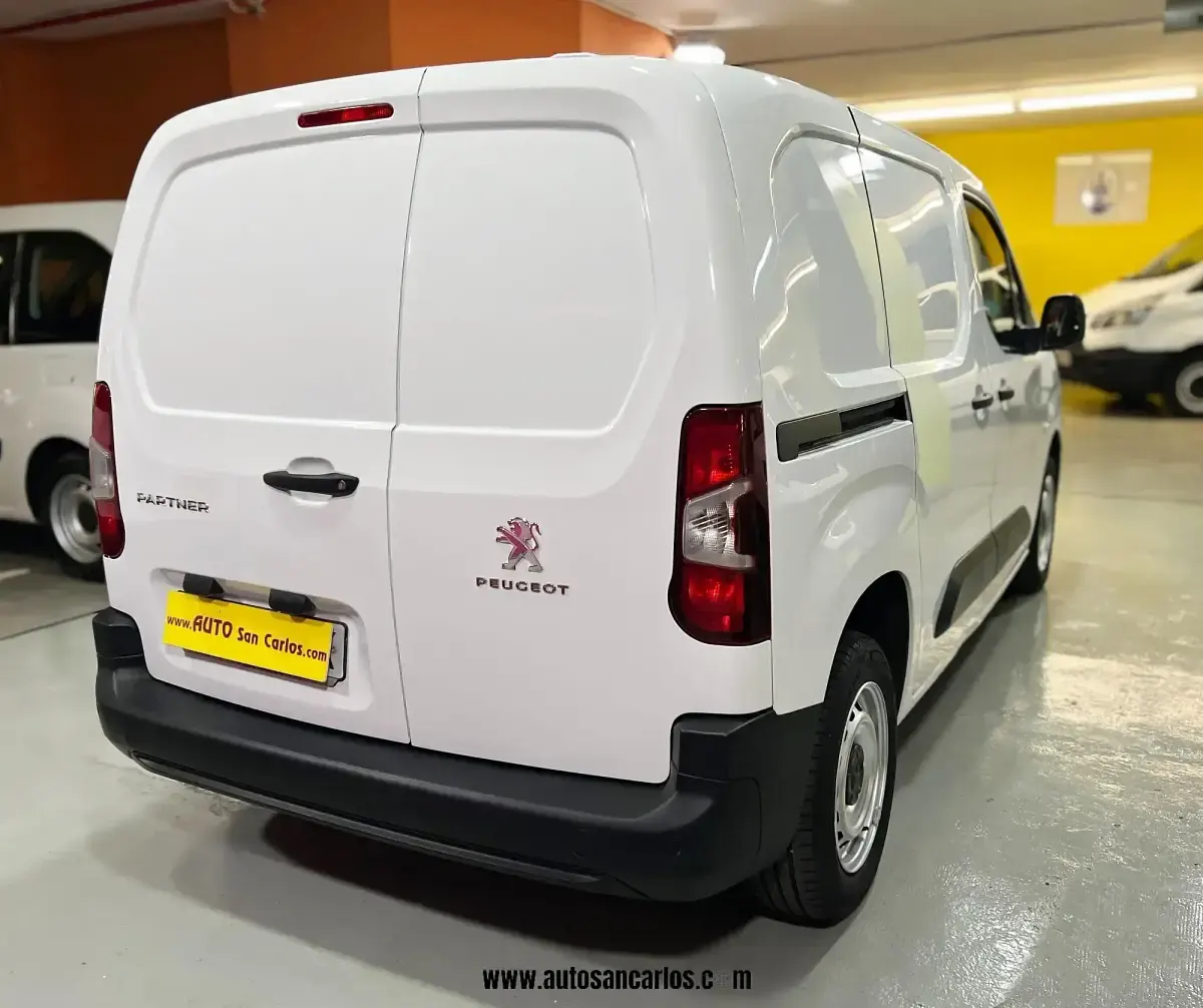 Usado Peugeot Partner 100 CV (73 kW) 2021 Blanco Monovolumen