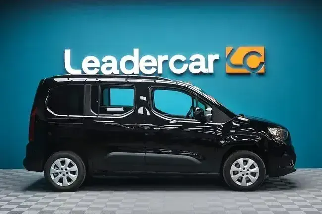Usado Opel Combo Business Edition 102 CV (75 kW) 2023 Negro Monovolumen