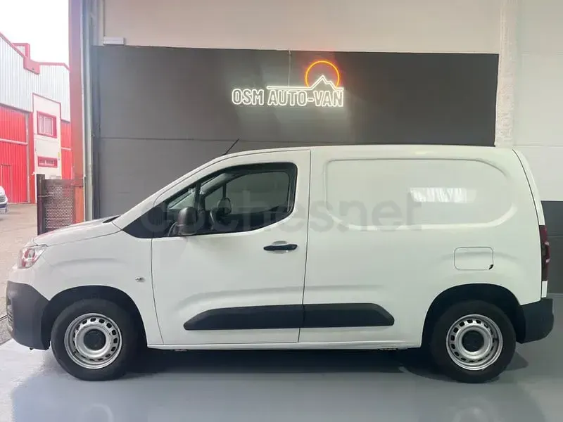 Usado Citroën Berlingo Live 102 CV (75 kW) 2020 Blanco Monovolumen