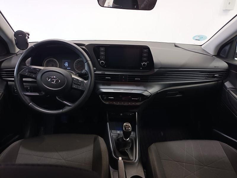 Usado Hyundai Bayon Blackline 100 CV (73 kW) 2023 Azul turquesa (techo negro) SUV