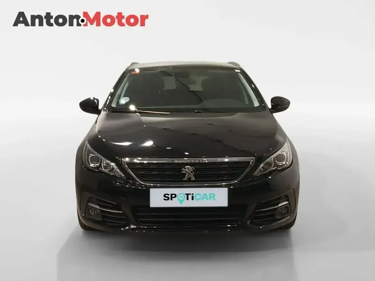 Usado Peugeot 308 SW Style 130 CV (95 kW) 2020 Negro Familiar
