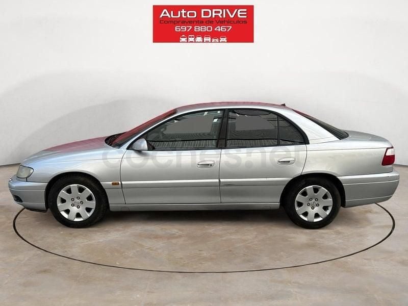Usado Opel Omega Sport 130 CV (95 kW) 2000 Gris / plata Familiar