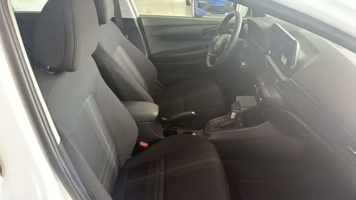 Begagnad Hyundai i20 101 HK (74 kW) 2025 Grå Halvkombi