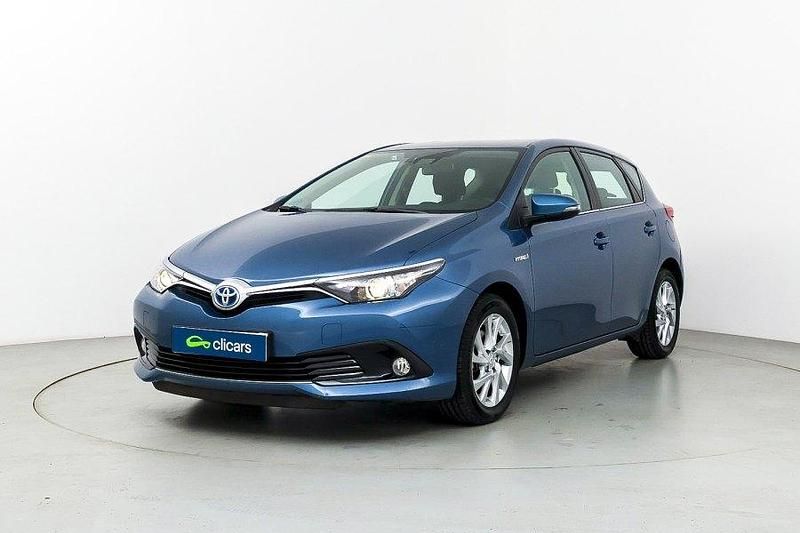 Usado Toyota Auris Hybrid Active 136 CV (100 kW) 2015 Azul Berlina