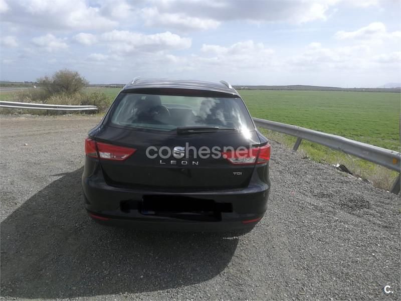 Usado Seat Leon ST Style 105 CV (77 kW) 2015 Negro Familiar