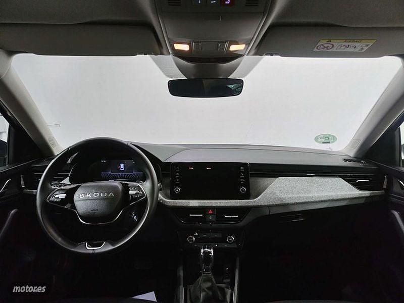 Usado Skoda Scala Selection 115 CV (84 kW) 2025 Gris / plata Utilitario