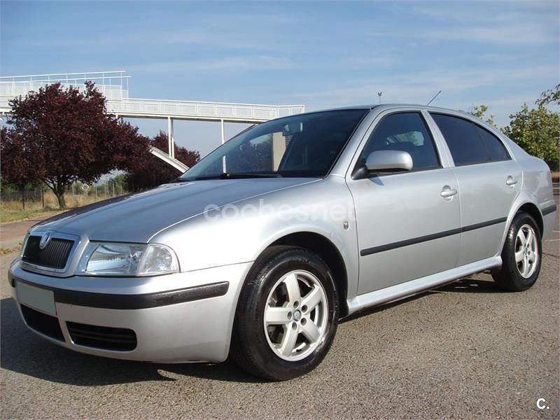 Gris / plata Usado 2008 Skoda Octavia Berlina | 4990 € (Buen precio) - Imagen 1/4
