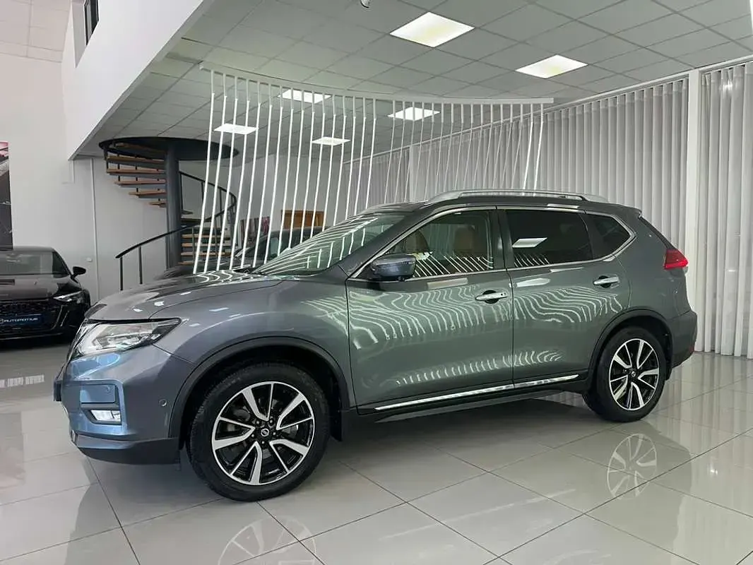 Usado Nissan X-Trail Tekna 131 CV (96 kW) 2019 Gris SUV