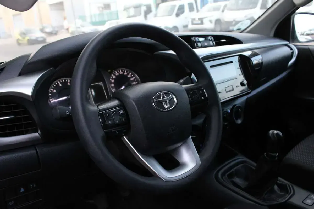 Usado Toyota HiLux 150 CV (110 kW) 2022 Blanco Pickup/Camioneta