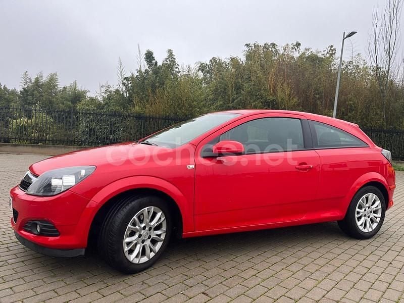 Rojo Usado 2009 Opel Astra GTC Energy Berlina | 5800 € (Caro) - Imagen 1/4