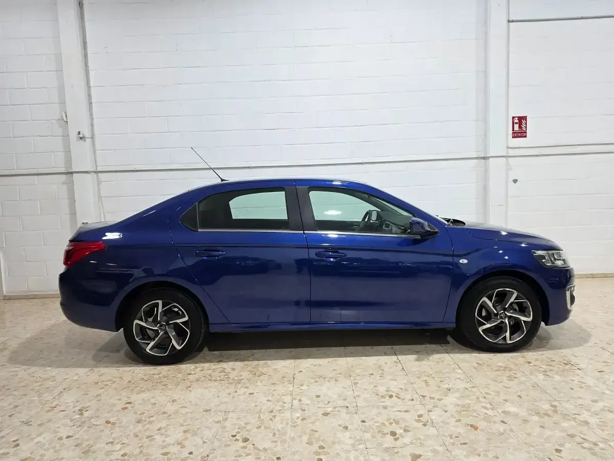 Usado Citroën C-Elysee I PureTech 83 CV (61 kW) 2019 Azul Berlina