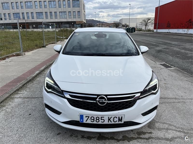 Blanco Usado 2017 Opel Astra Excellence Berlina | 11.299 € (Precio justo) - Imagen 1/4