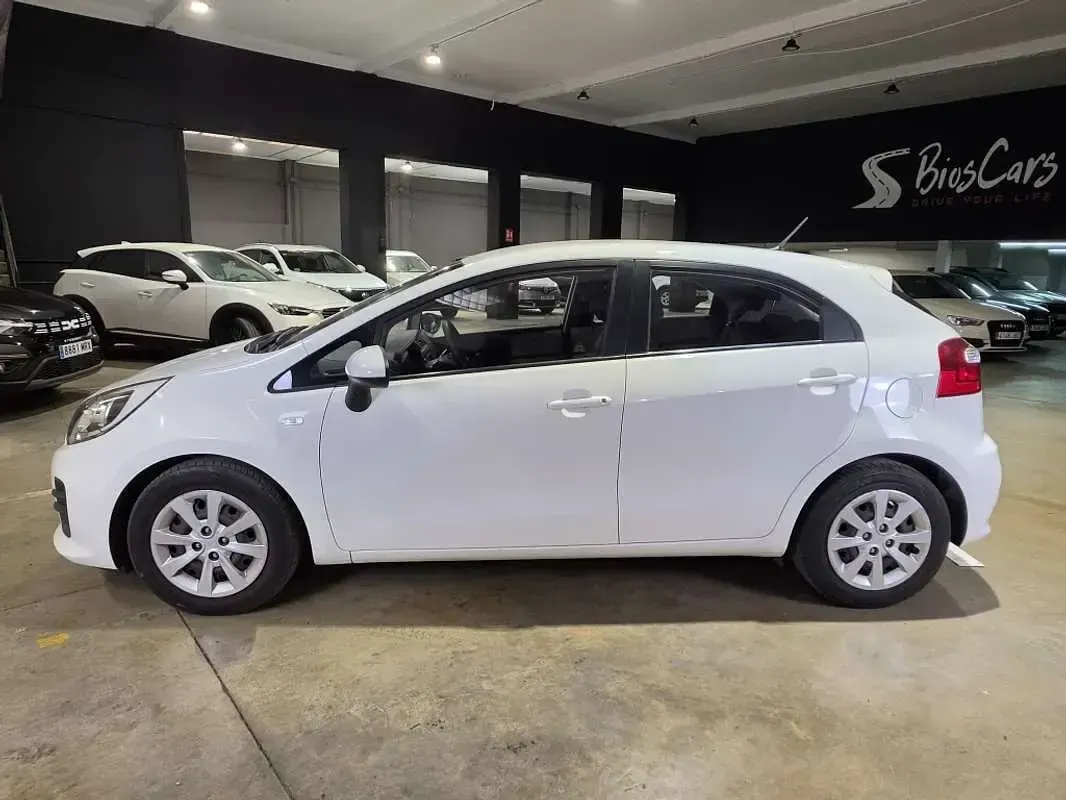 Usado Kia Rio 84 CV (61 kW) 2015 Blanco Utilitario