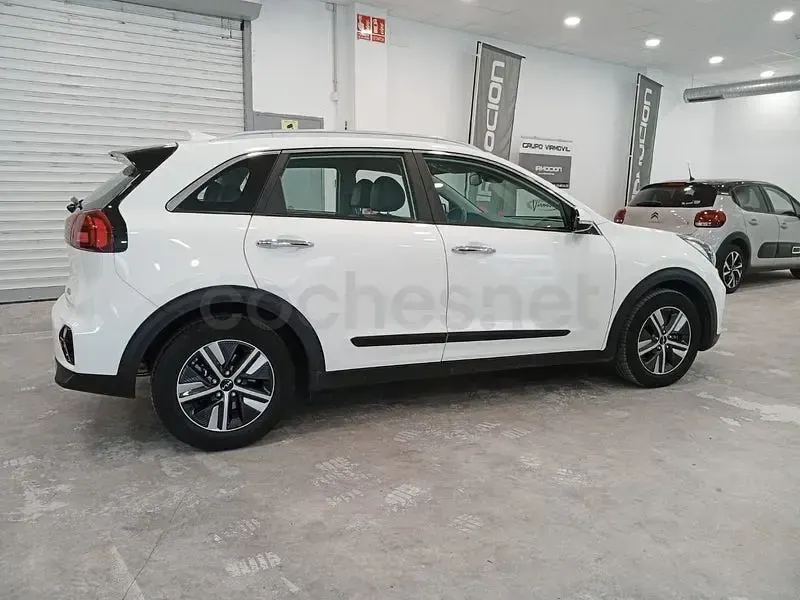 Usado Kia Niro 141 CV (103 kW) 2022 Blanco SUV