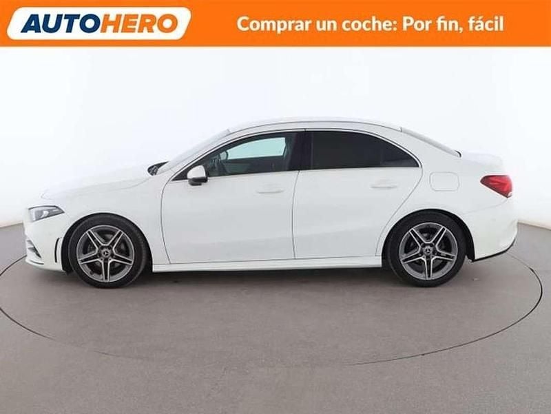 Usado Mercedes A180 AMG line 117 CV (86 kW) 2019 Blanco Berlina