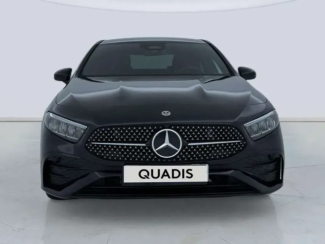 Usado Mercedes A180 Advanced 136 CV (100 kW) 2025 Negro Berlina