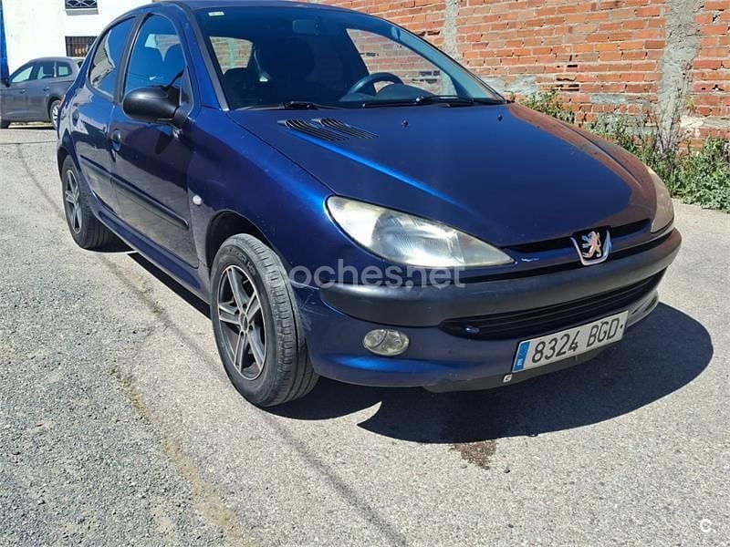 Usado Peugeot 206 110 CV (80 kW) 2001 Azul Berlina
