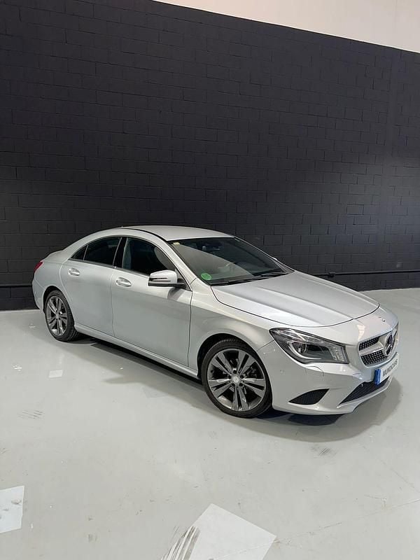 Usado Mercedes CLA220 Urban 171 CV (125 kW) 2014 Plateado Berlina