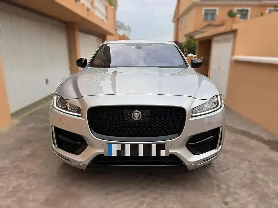 Usado Jaguar F-Pace R-Sport 300 CV (220 kW) 2017 Gris SUV