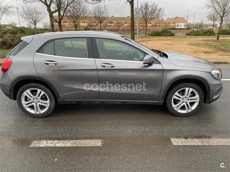 Usado Mercedes GLA220 Urban 177 CV (130 kW) 2017 Gris / plata SUV