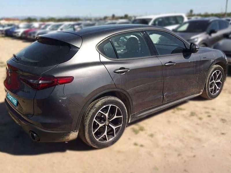 Usado Alfa Romeo Stelvio Sprint 190 CV (139 kW) 2021 Gris SUV