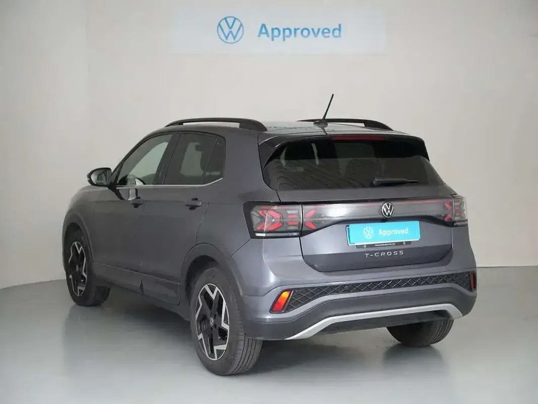 Usado VW T-Cross R-line 116 CV (85 kW) 2025 Gris SUV
