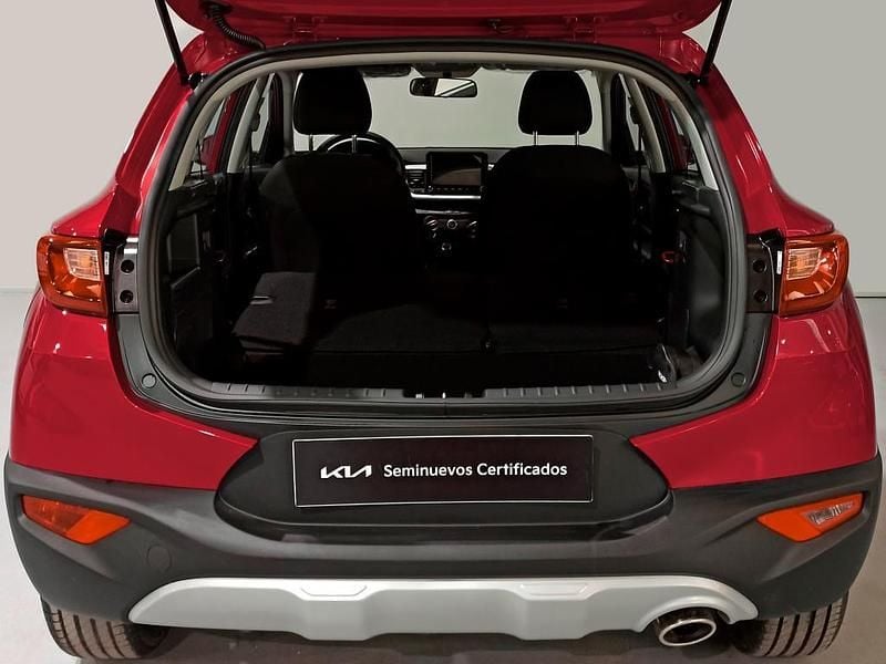 Usado Kia Stonic 100 CV (73 kW) 2024 Clear white (ud) SUV
