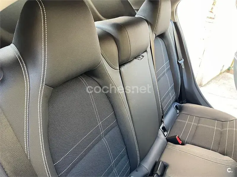 Usado Mercedes GLA200 Style 156 CV (114 kW) 2014 Gris / plata SUV