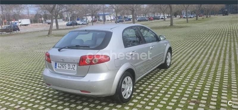 Usado Chevrolet Lacetti CDX 109 HP (80 kW) 2005 Cinzento Sedan