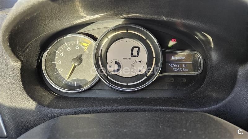 Usado Renault Mégane IV LIMITED 115 CV (84 kW) 2016 Rojo Coupe