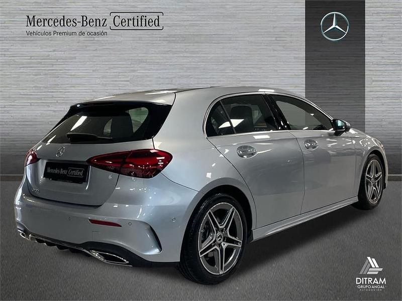 Usado Mercedes A200 AMG line 163 CV (119 kW) 2024 Plata hightech Berlina