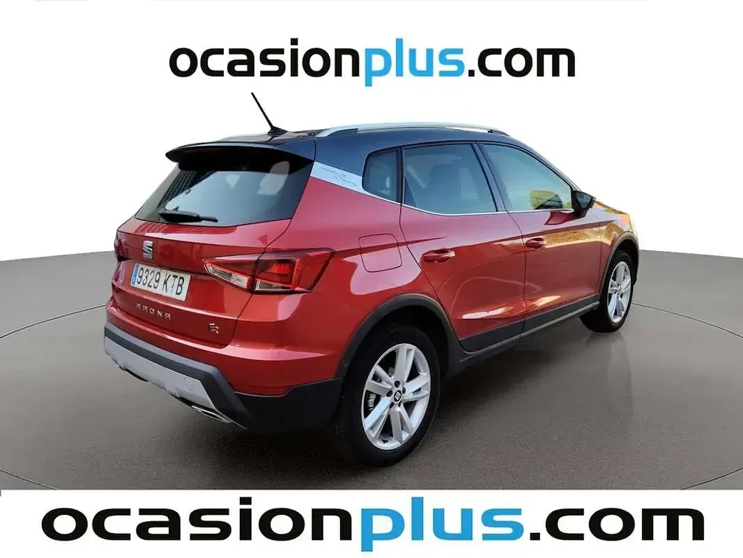 Usado Seat Arona Ecomotive 116 CV (85 kW) 2019 Rojo SUV