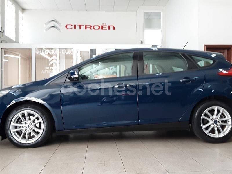 Usado Ford Focus Trend 120 CV (88 kW) 2018 Azul Berlina