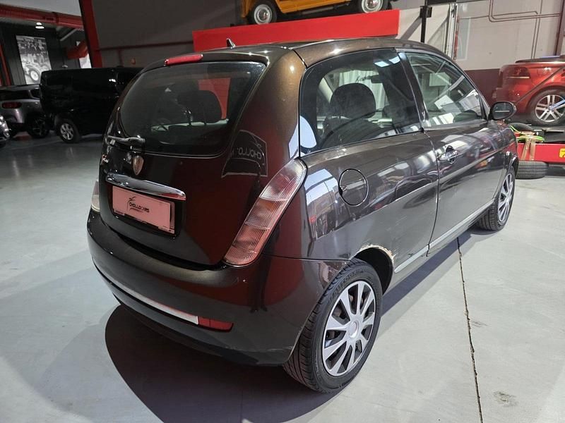 Usado Lancia Ypsilon 95 CV (69 kW) 2008 Marron Utilitario
