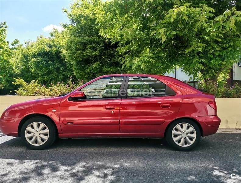 Usado Citroën Xsara 110 CV (80 kW) 2002 Granate Berlina