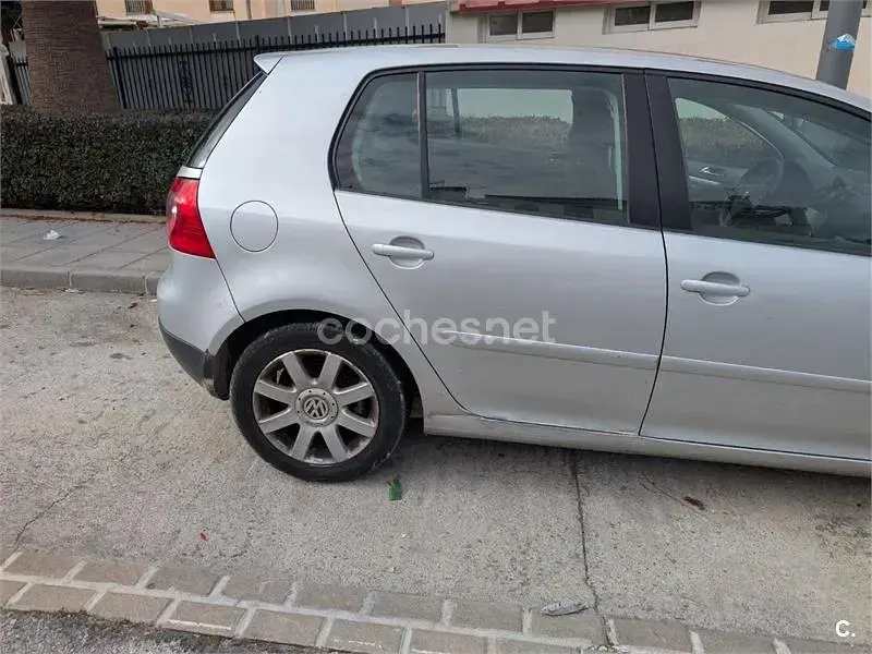 Usado VW Golf IV Highline 140 CV (102 kW) 2003 Gris / plata Berlina