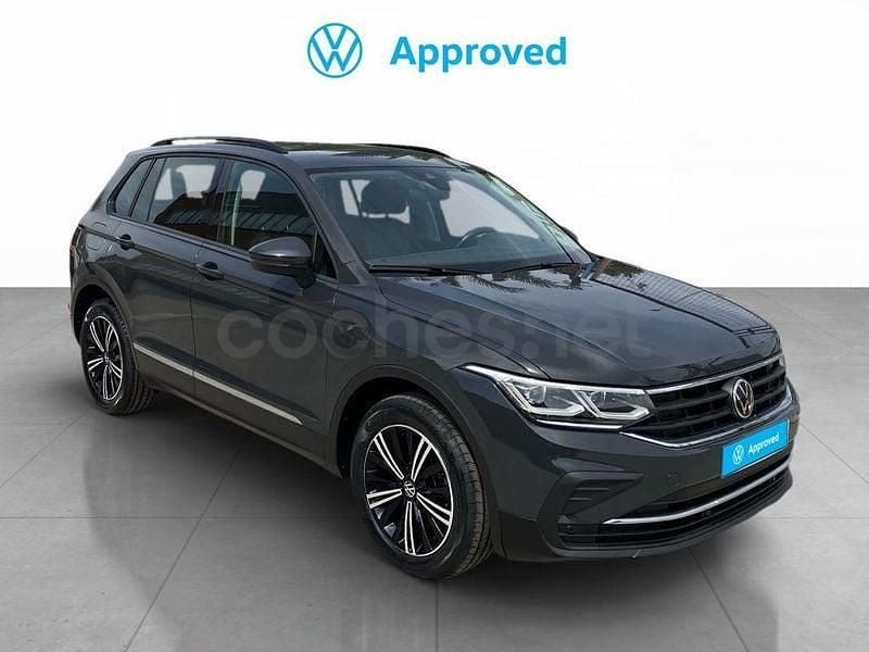 Usado VW Tiguan Life 150 CV (110 kW) 2023 Gris / plata SUV