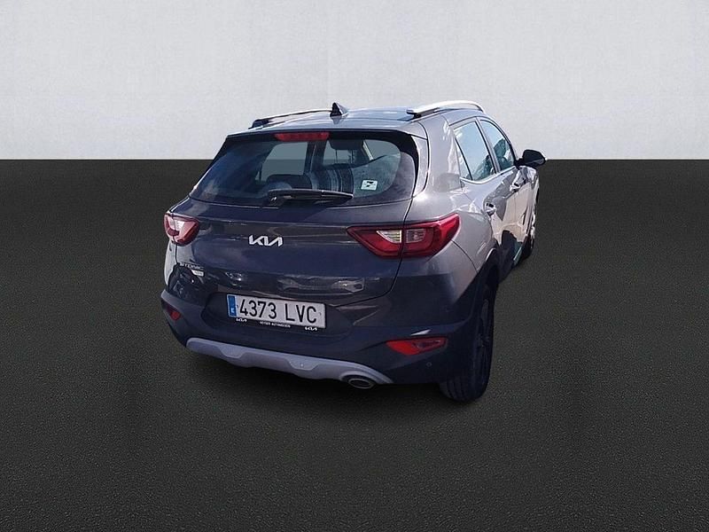 Usado Kia Stonic 120 CV (88 kW) 2021 Gris SUV