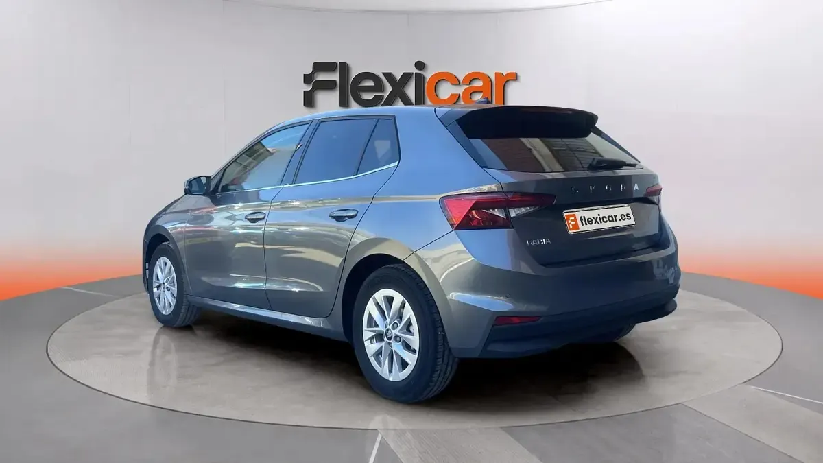Usado Skoda Fabia Selection 80 CV (58 kW) 2025 Gris Utilitario